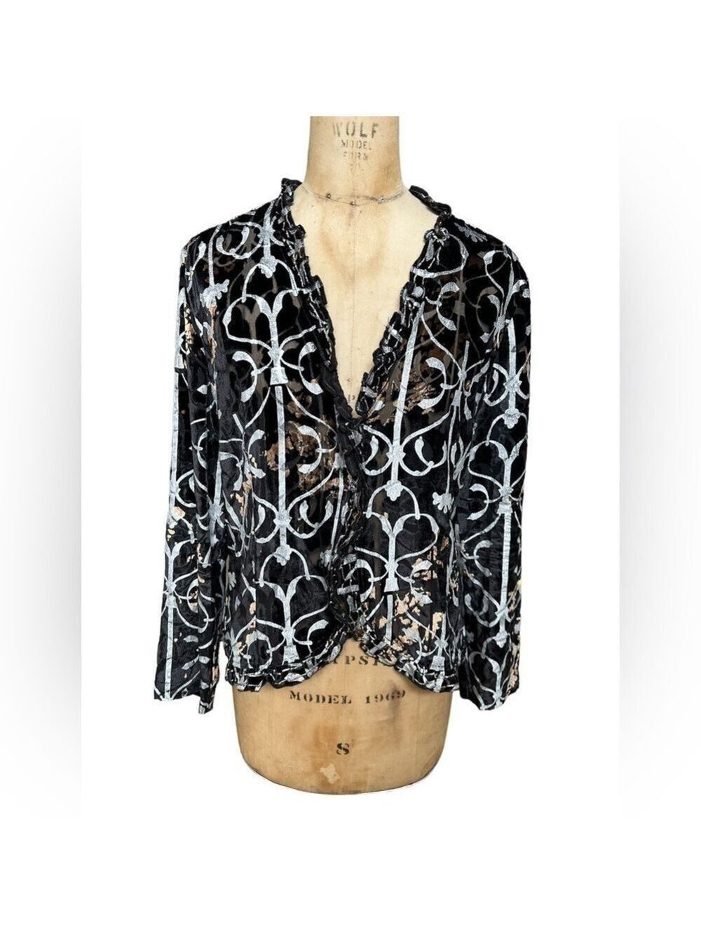 Chico’s Rayon Silk cardigan size M/1 black silver and gold